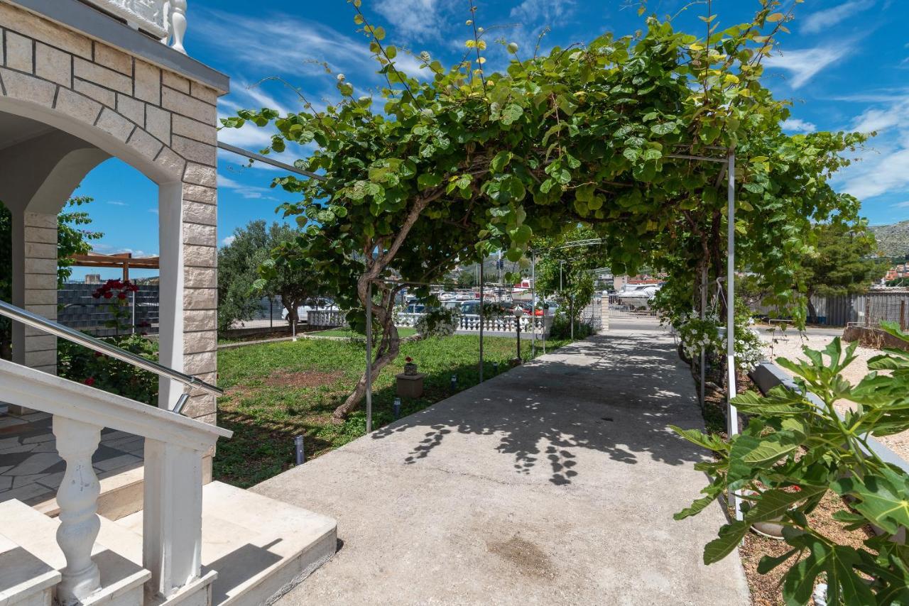 Apartments Bozan Trogir Exterior foto