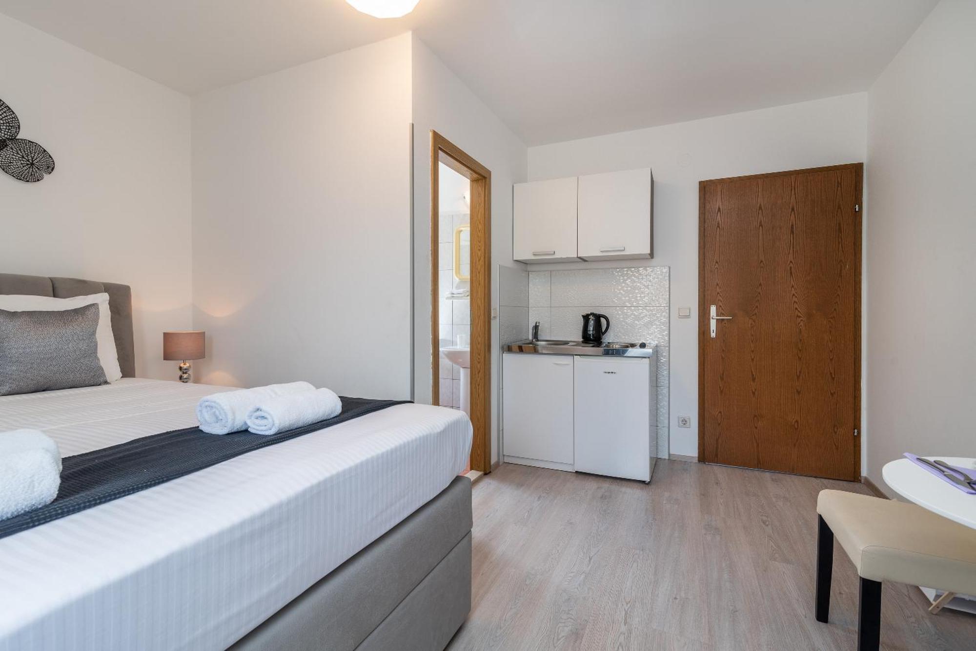 Apartments Bozan Trogir Quarto foto